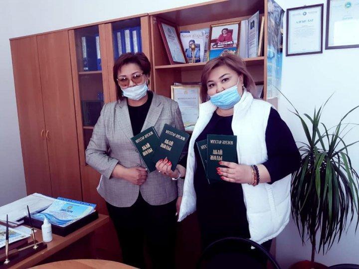 "175 кітап сыйлайық" акциясы