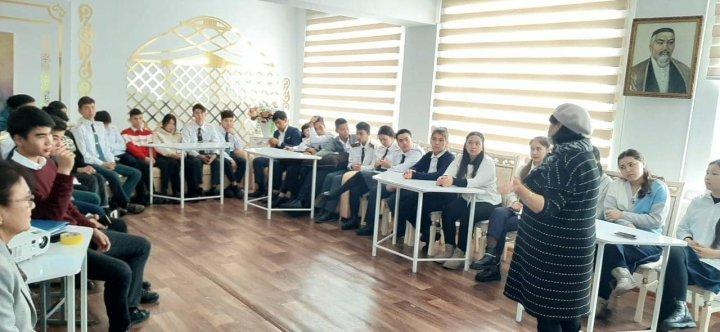 11 сынып оқушыларымен бизнес - тренинг